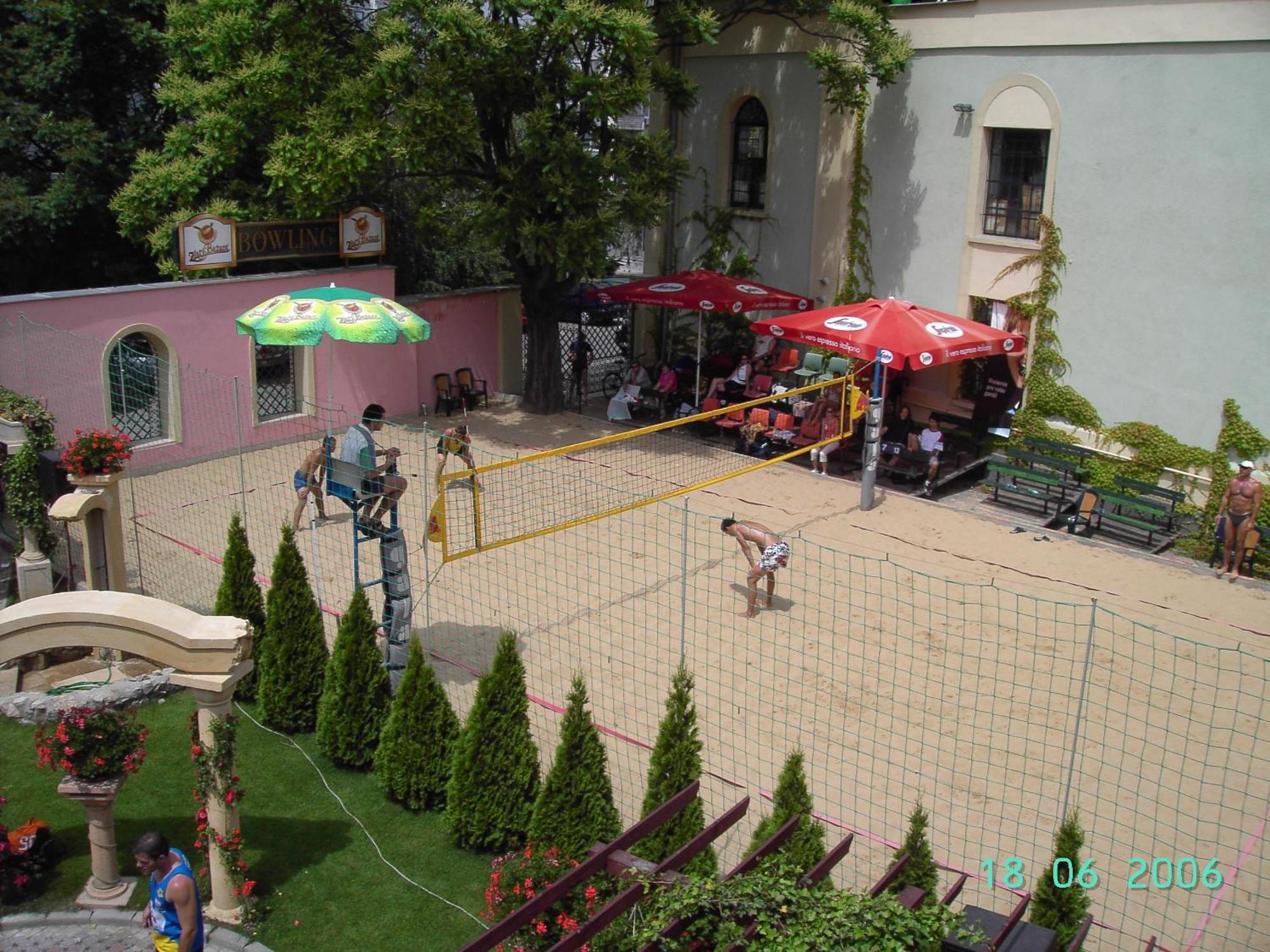 Hotel Bow Garden Komárno Exterior foto